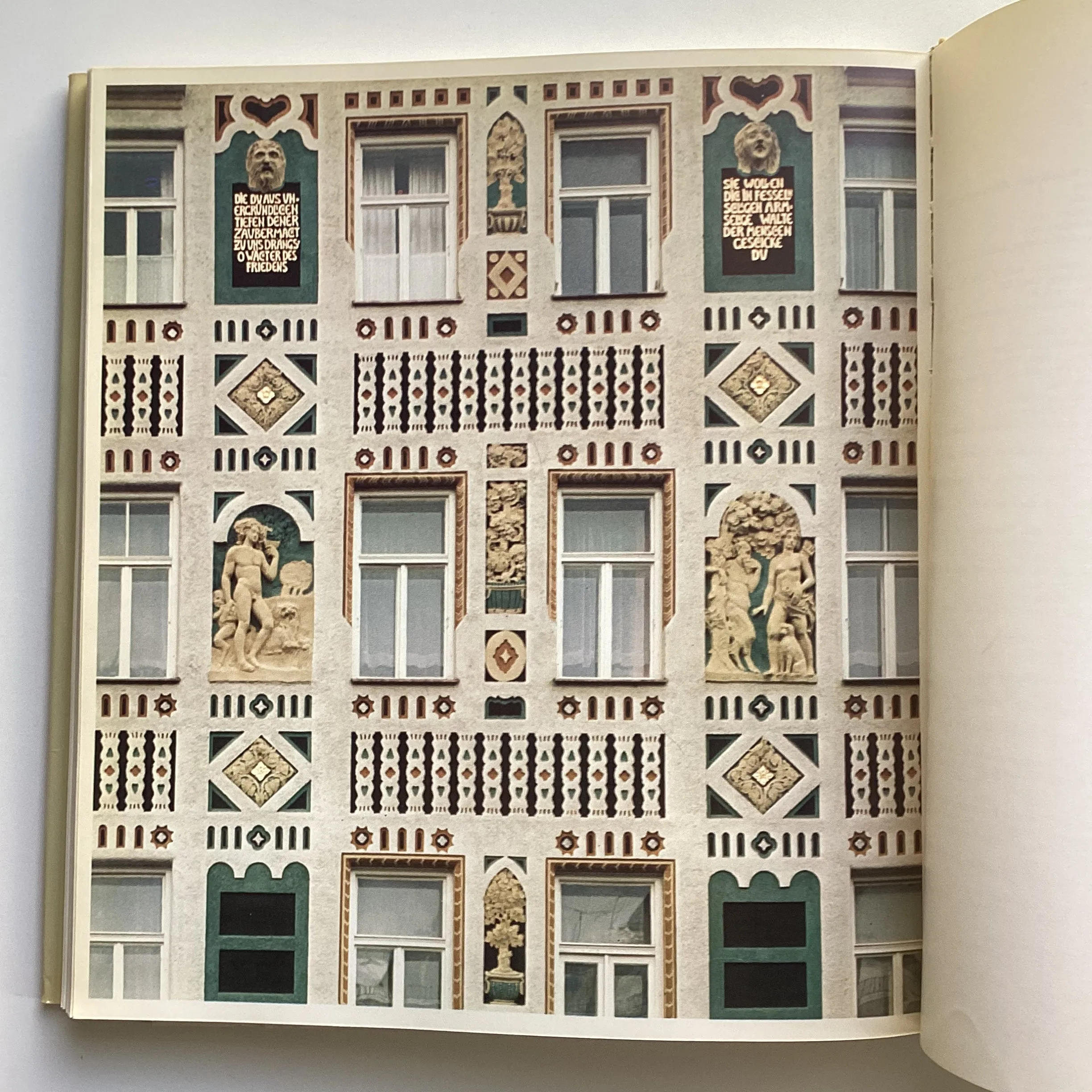 Bemalte Fassaden [painted facades]