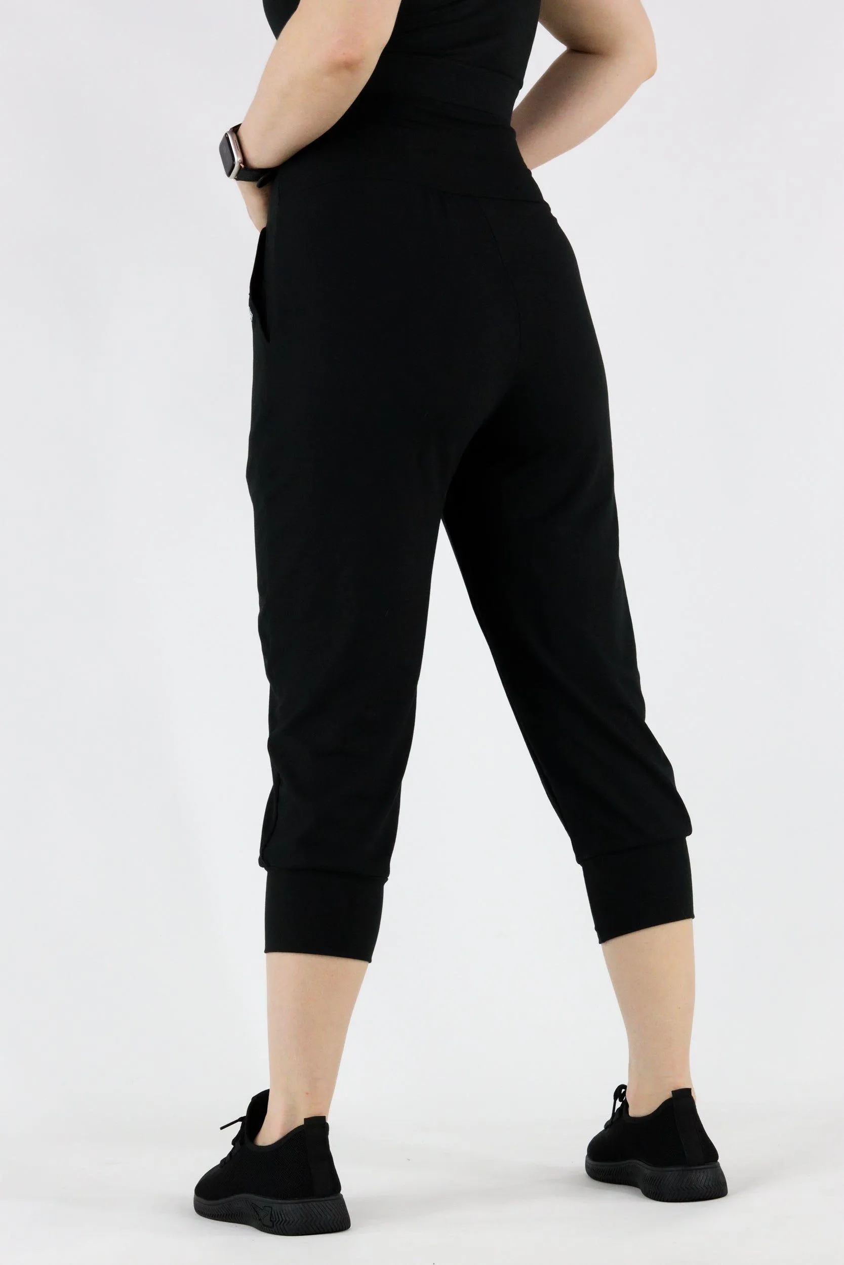 Black - Hybrid - Pocket Capri Joggers 1.0