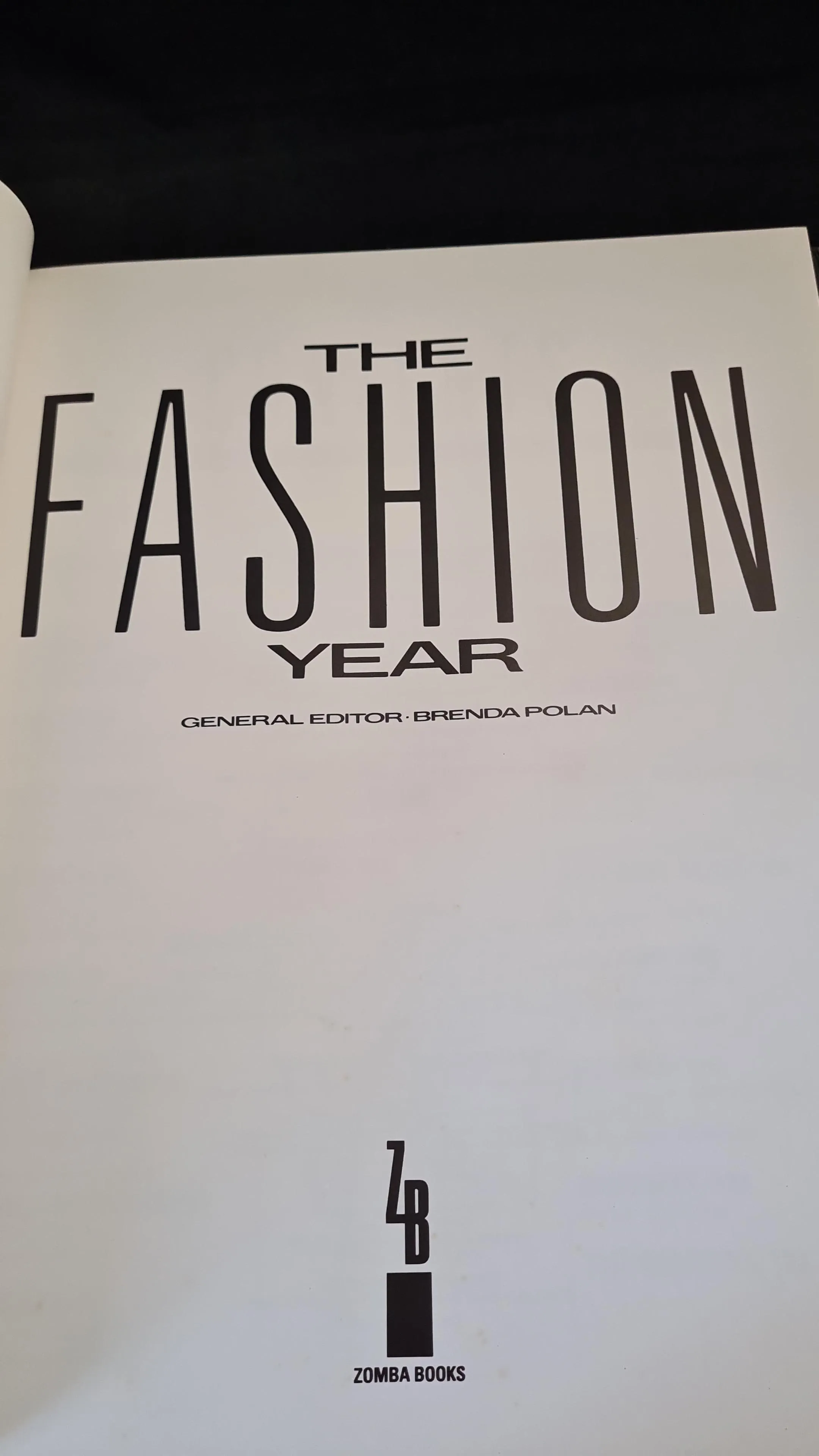 Brenda Polan - The Fashion Year, Zomba Books, 1983