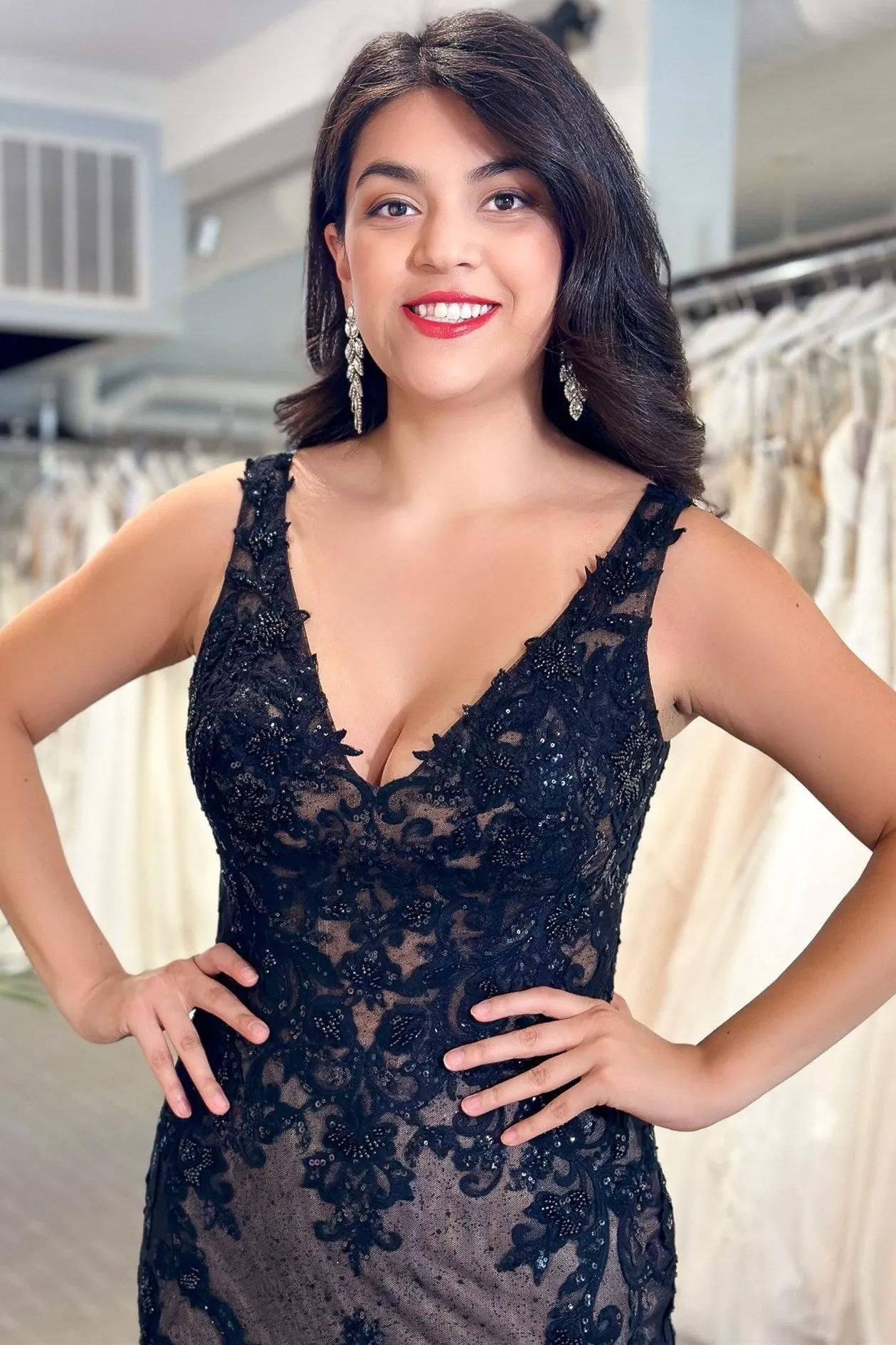 Chana | Black Tulle Appliques V-Neck Trumpet Long Wedding Dress