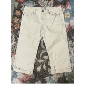 DAYTRIP Womens VIRGO Cream Capris Mid-Rise Metallic‎ Stitching Size 29 Y2K