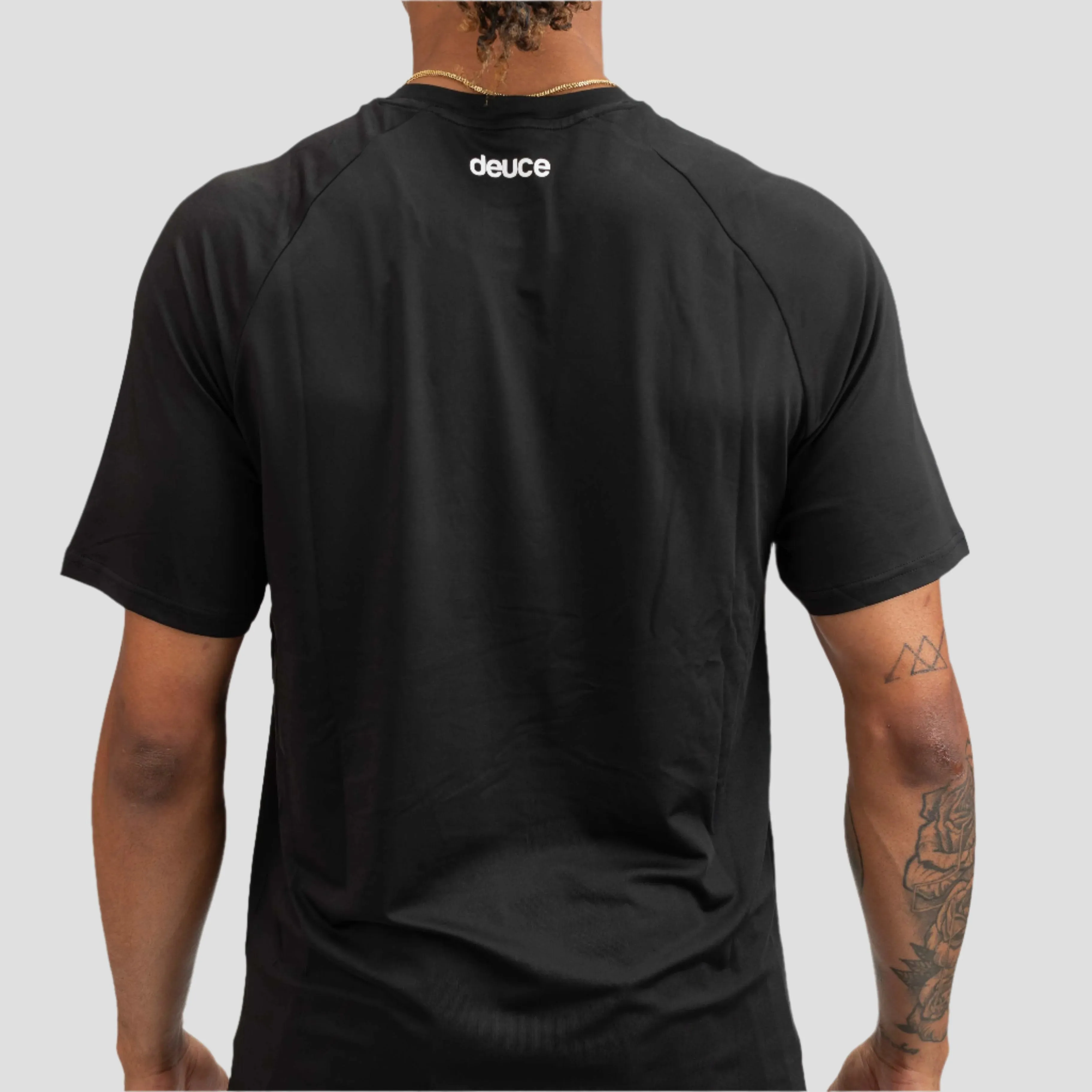 DEUCE LIGHTWEIGHT PERFORMANCE SHIRT | Black