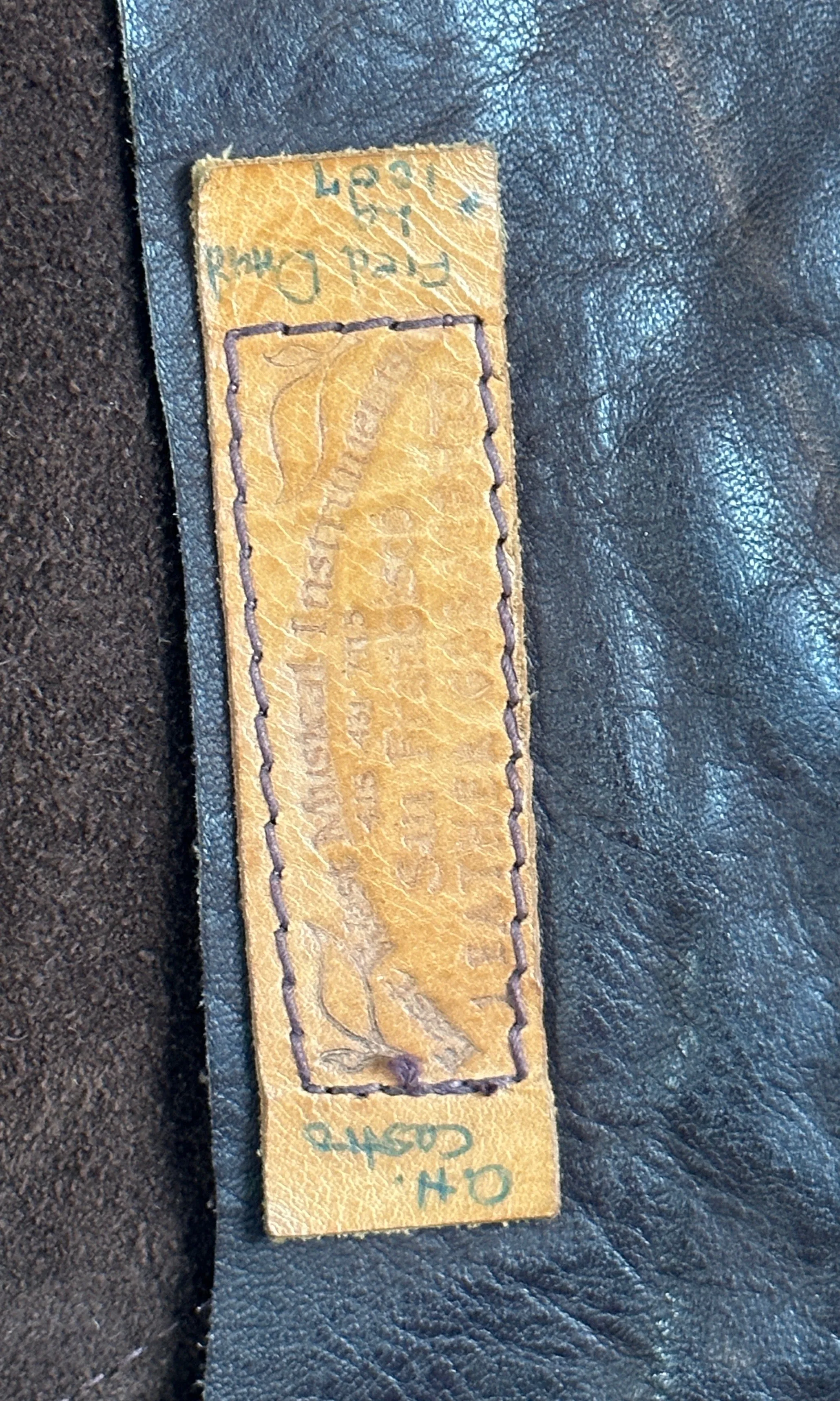 EAST WEST Musical Instruments 70s Mens Leather Vest • Medium