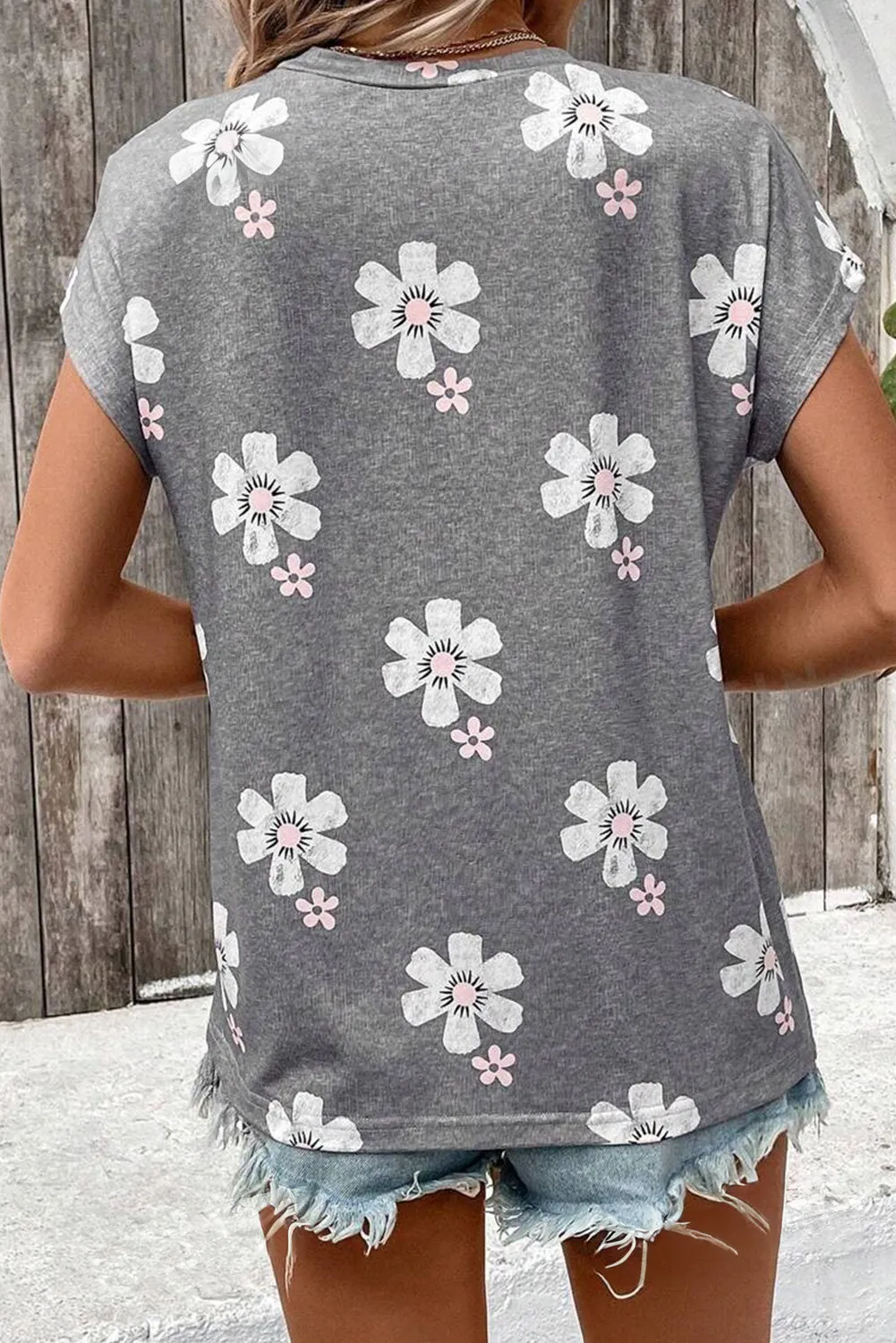 Gray Floral Printed Patch Pocket Round Neck T-shirt