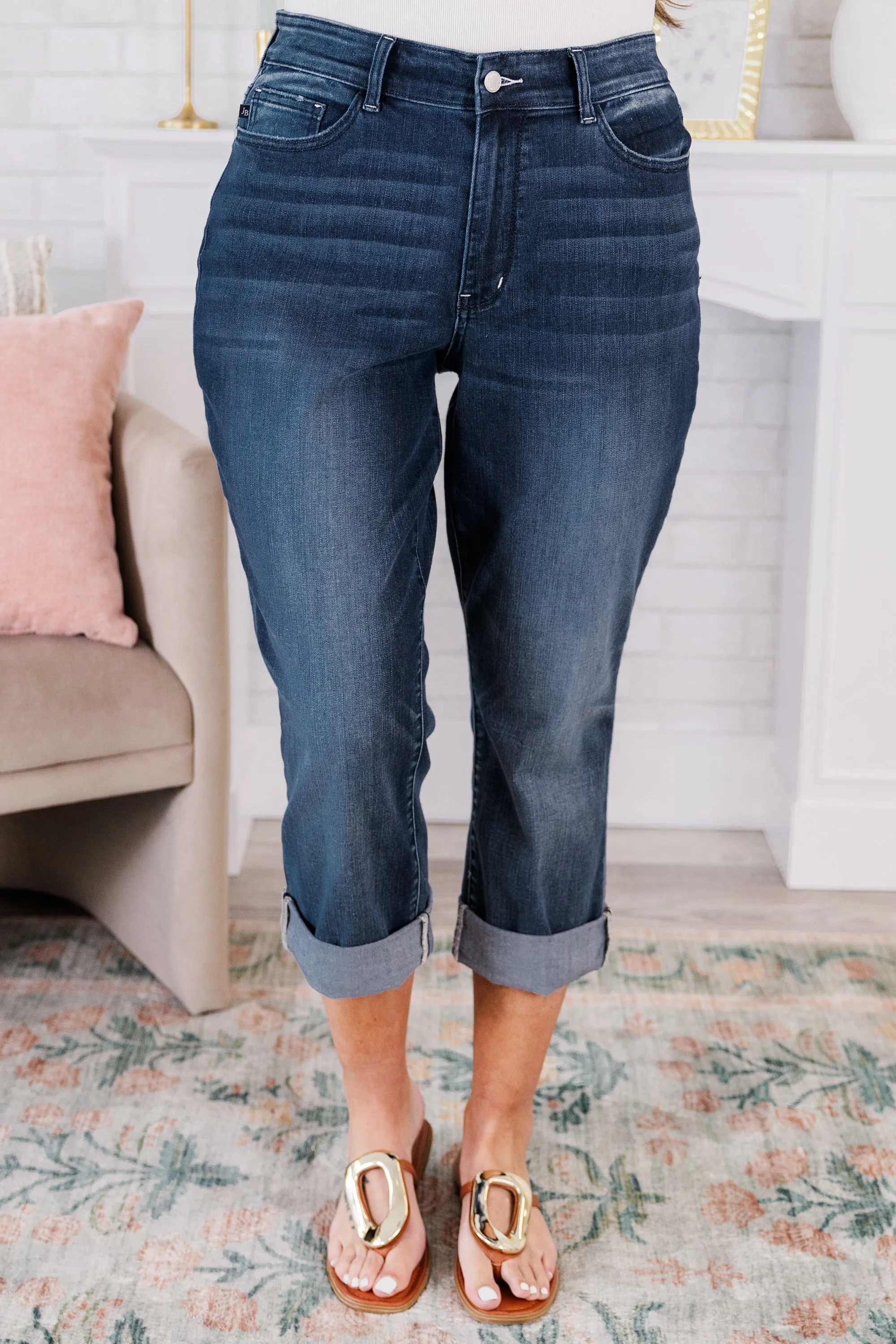 Judy Blue: Caught In The Rain Capris, Dark Wash