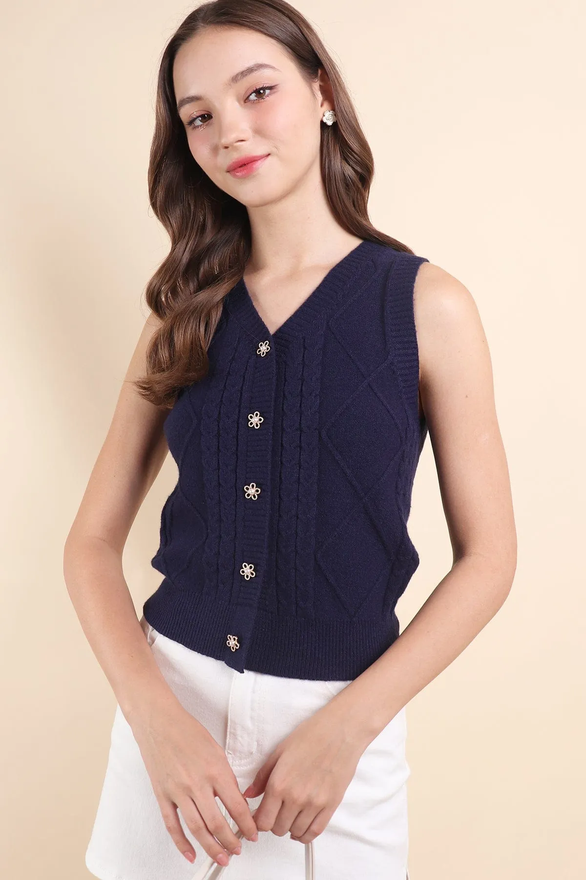 KOBY CABLE KNIT VEST TOP IN NAVY
