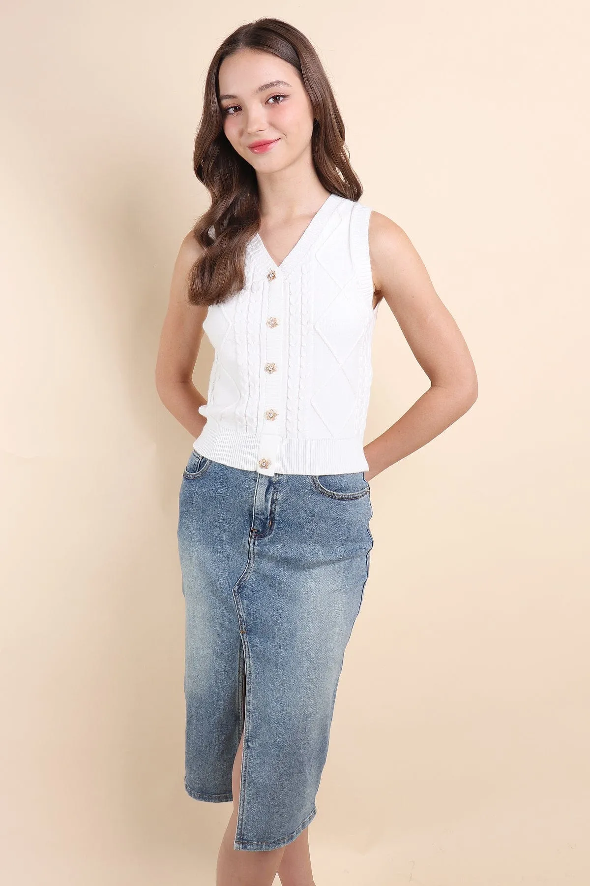 KOBY CABLE KNIT VEST TOP IN WHITE
