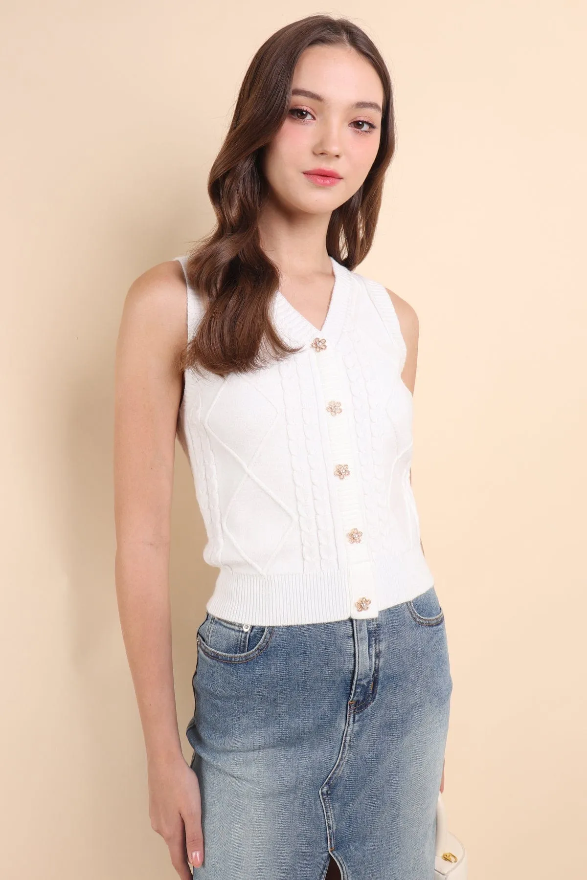 KOBY CABLE KNIT VEST TOP IN WHITE
