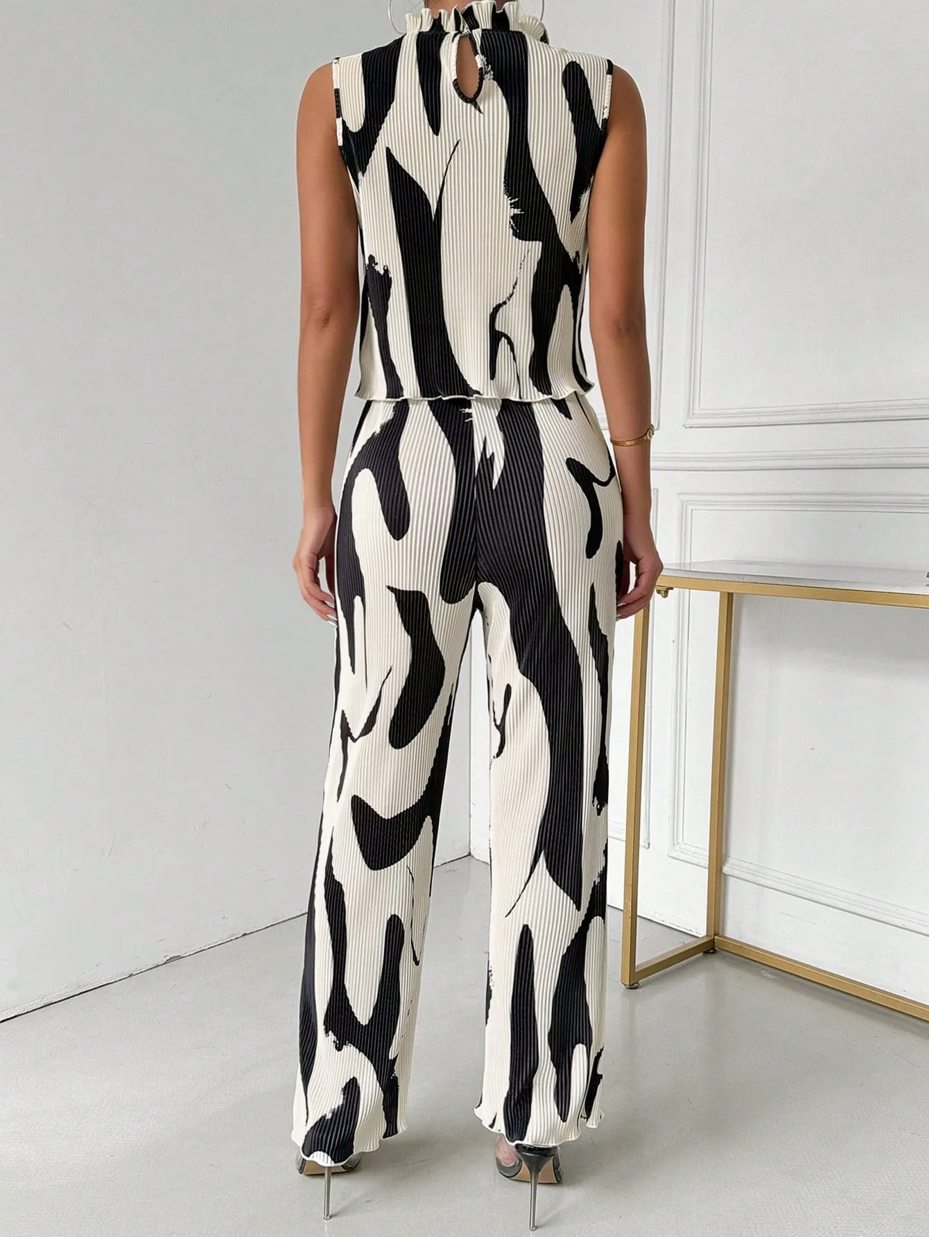 Ladies" Elegant And Sleeveless Vest With Pleated Pants Set, Random Prints