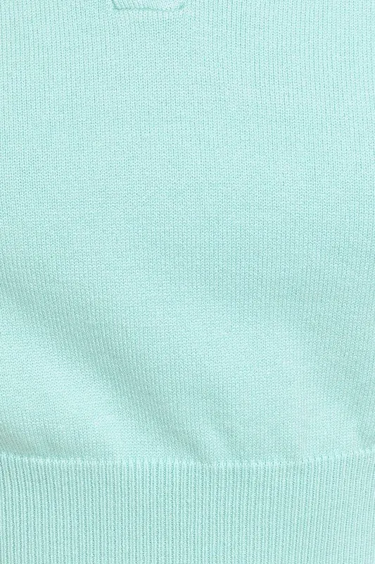 LE LIS SLEEVELESS POWER SHOULDER KNIT TOP