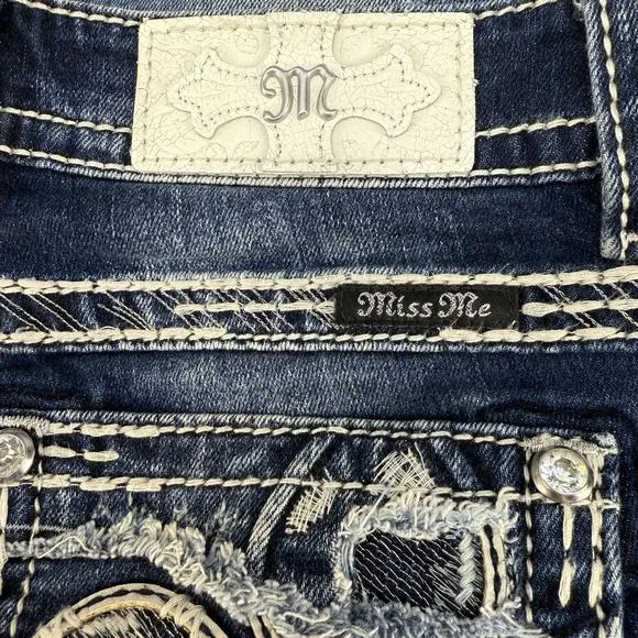 Miss Me Jeans Women's 25 Blue Mid Rise Capri Fleur de Lis Embellished Pockets