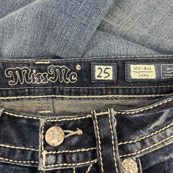 Miss Me Jeans Women's 25 Blue Mid Rise Capri Fleur de Lis Embellished Pockets