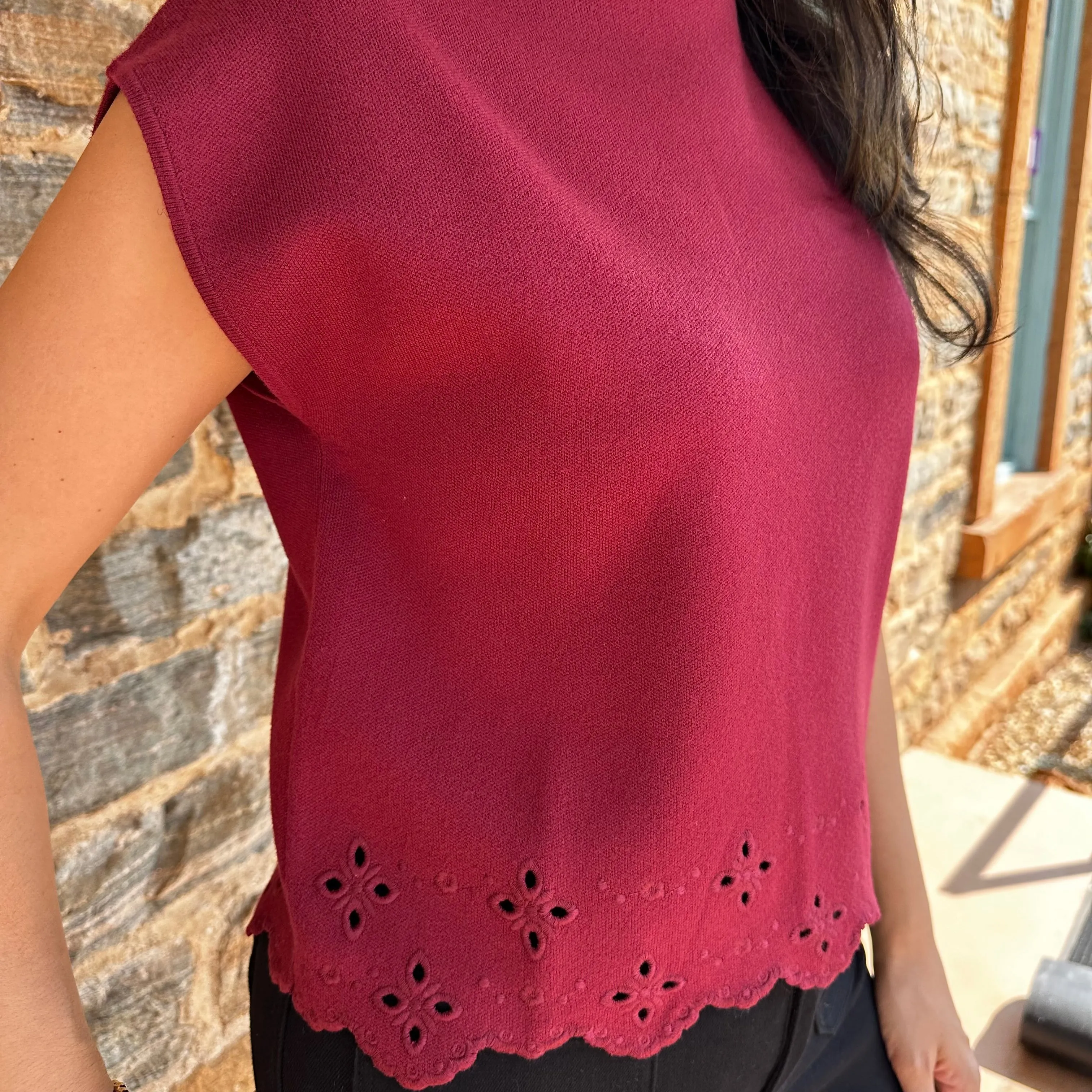 Mona Sleeveless Sweater Top | Garnet
