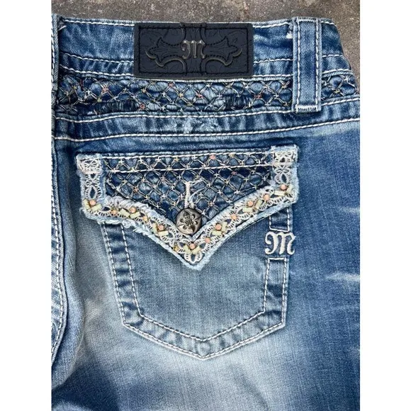 NWT Miss Me mid rise cuffed capris size 25