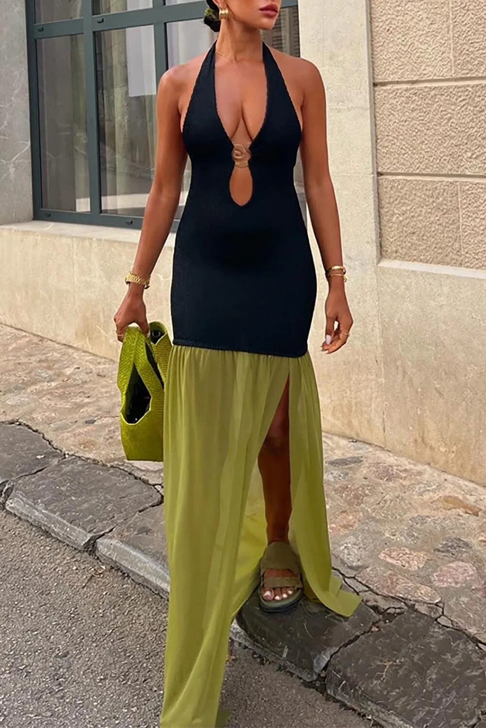 Plunging Neck Fitted Colorblock Flowy Slit Hem Halter Maxi Dresses-Black