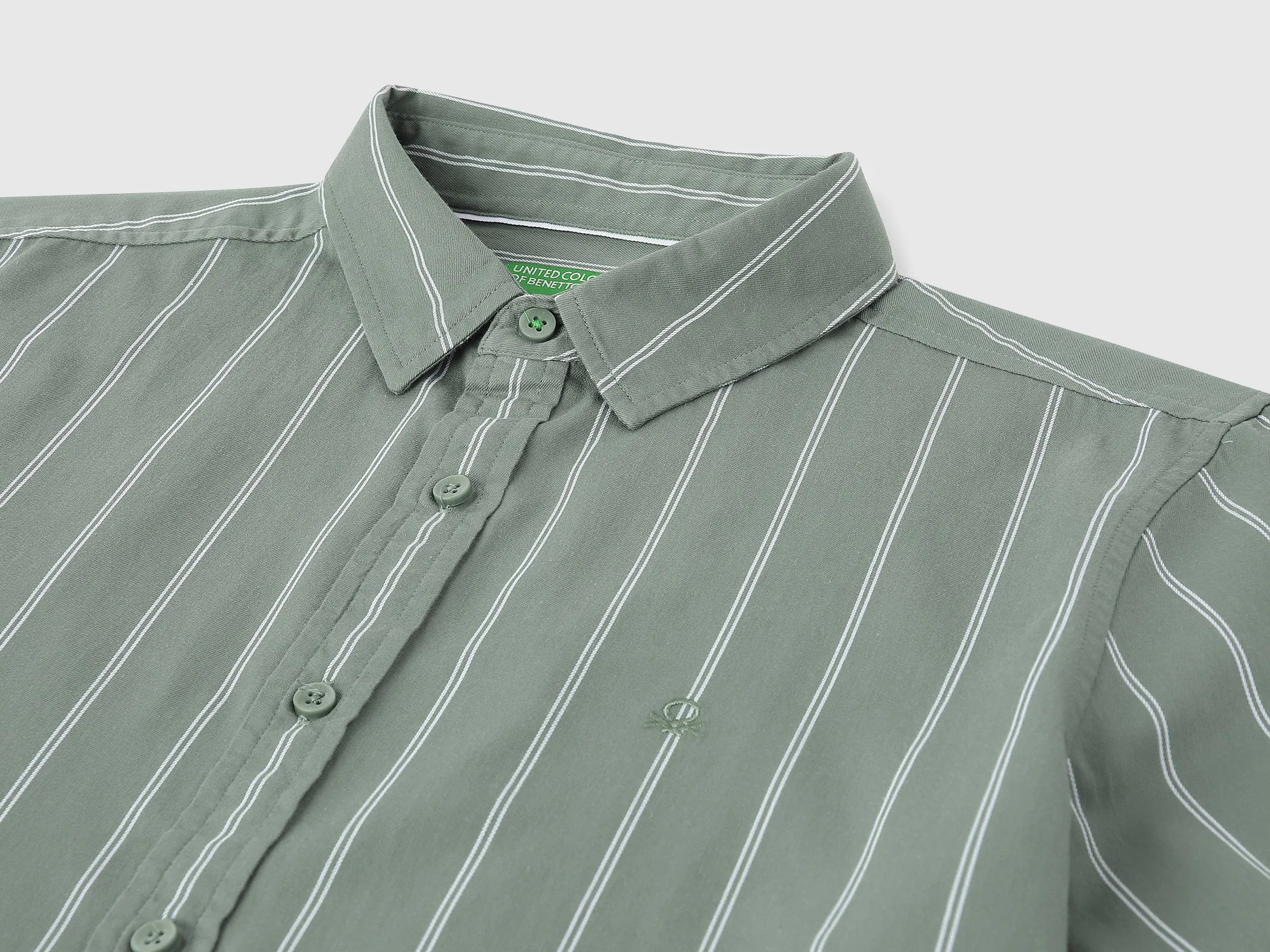 Regular Fit Spread Collar Striped Shirts