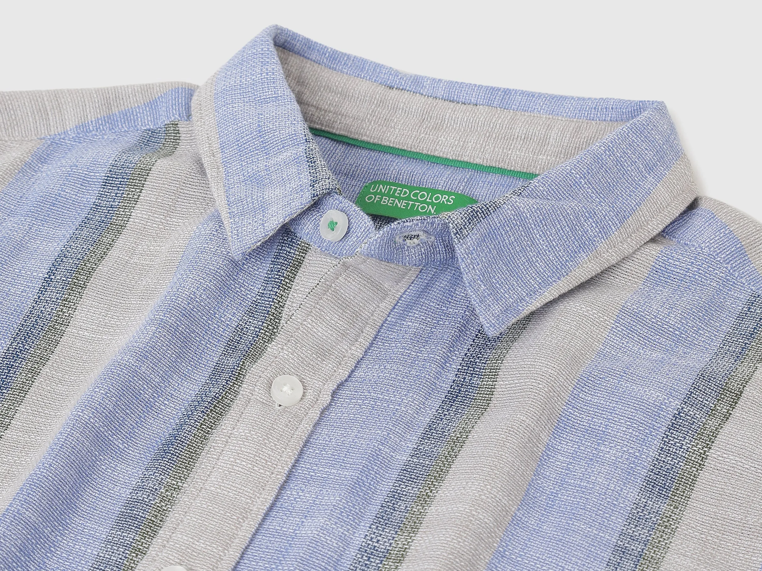 Regular Fit Spread Collar Striped Shirts