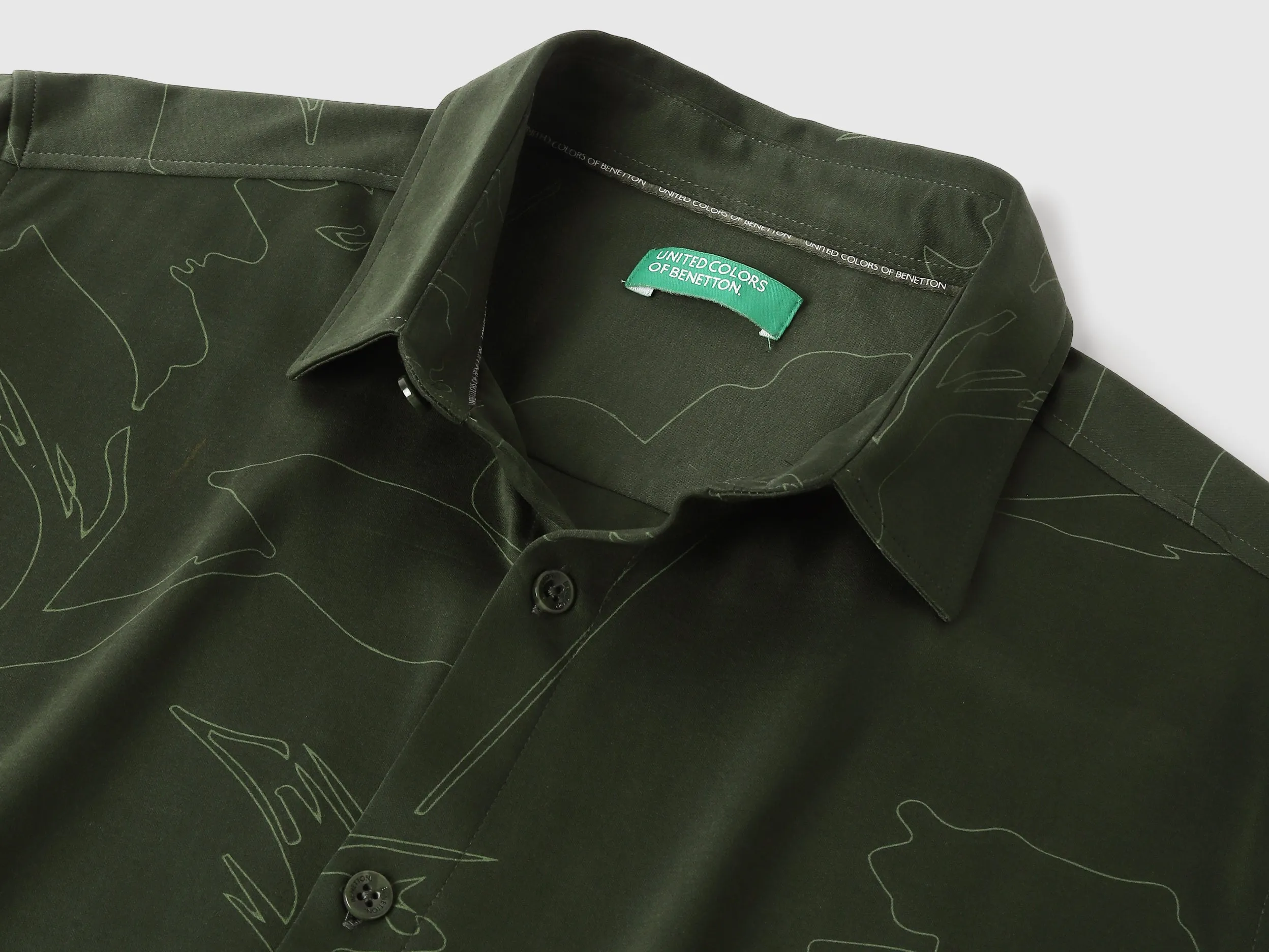 Slim Fit Spread Collar Printed Shirts