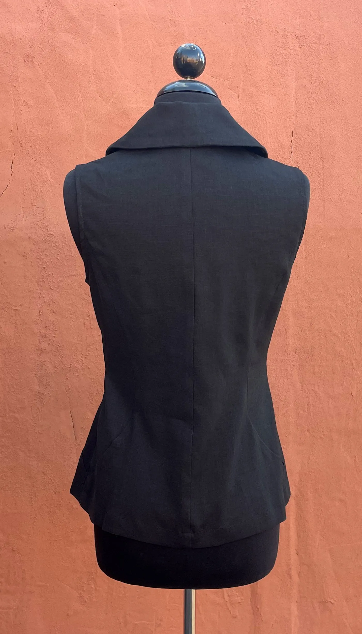 Swerve Vest Linen/ Black