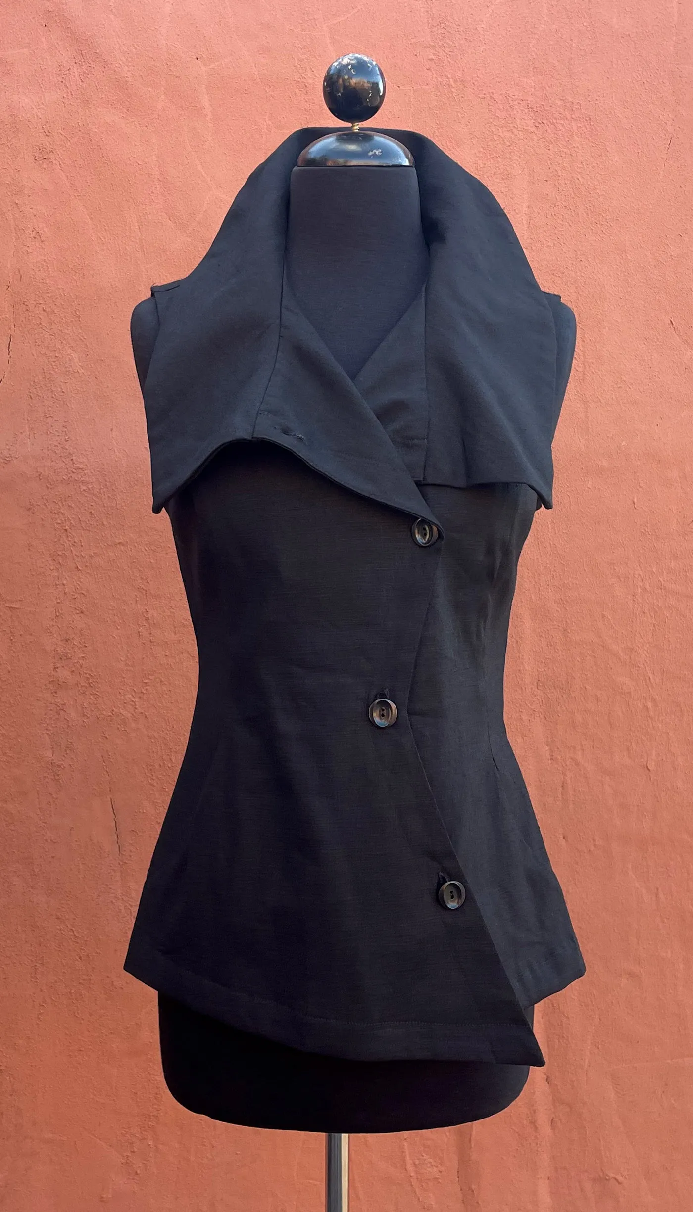 Swerve Vest Linen/ Black