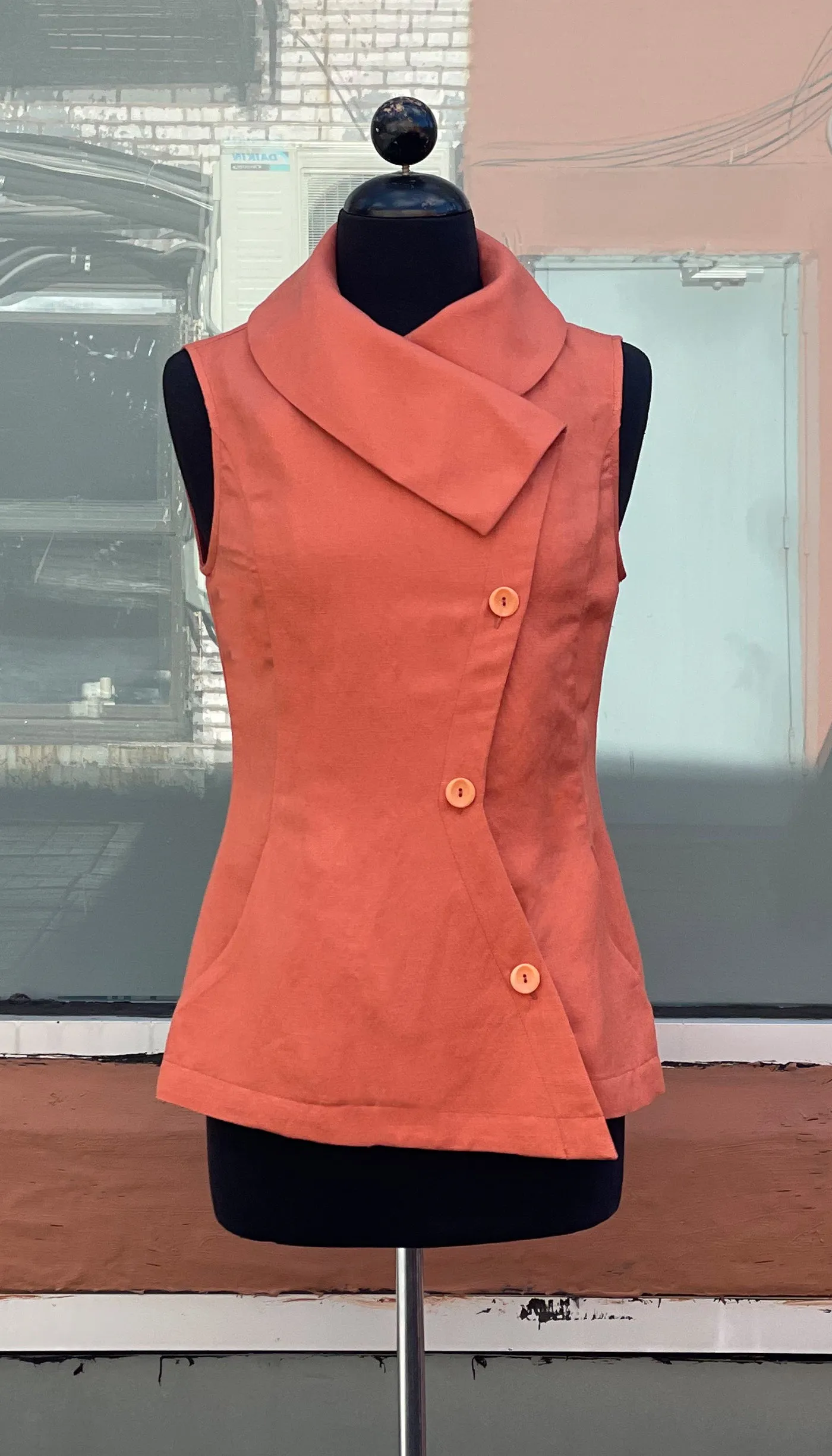 Swerve Vest Linen/ Black