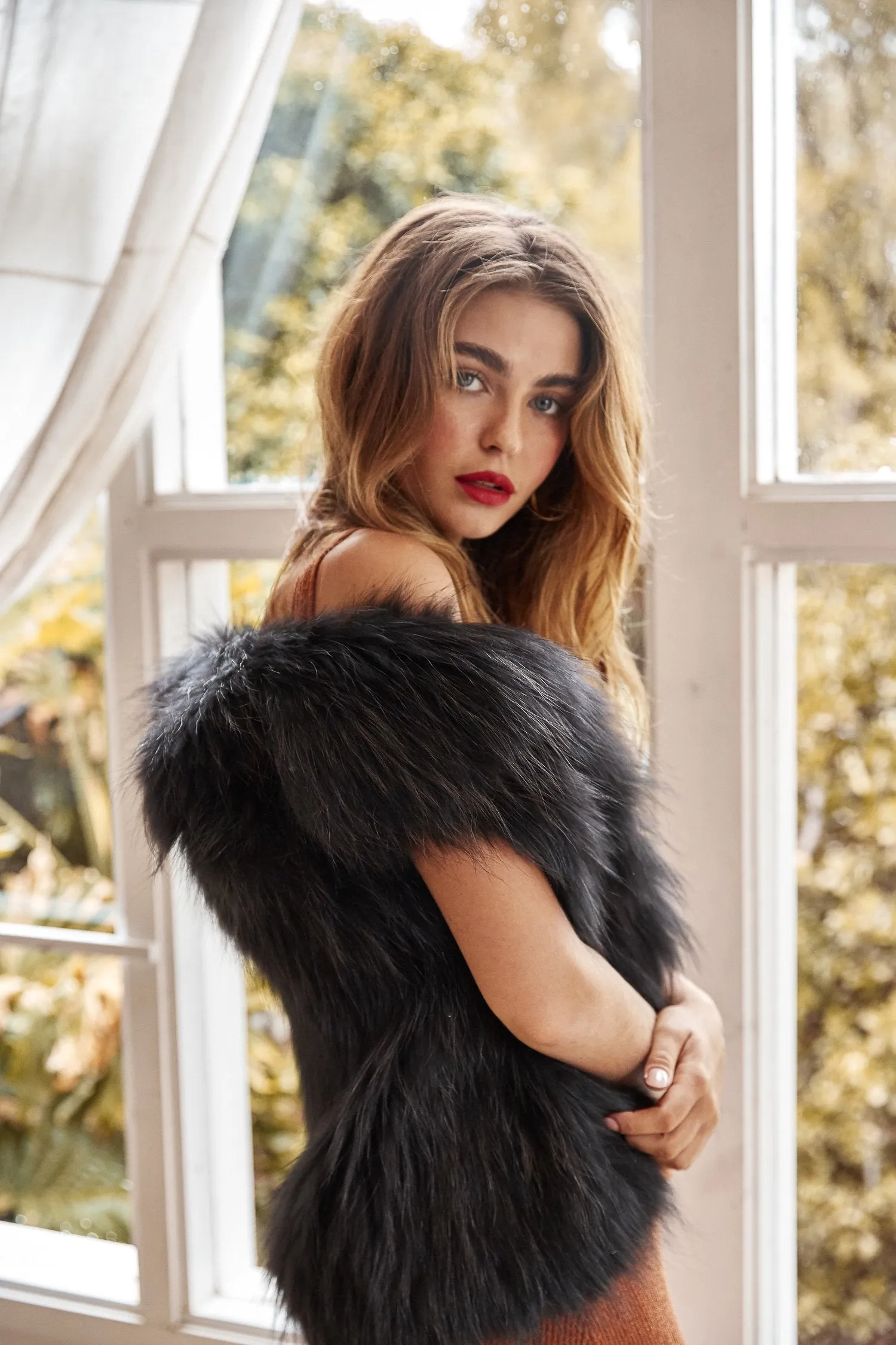 Sylvie Cropped Fur Vest in Onyx