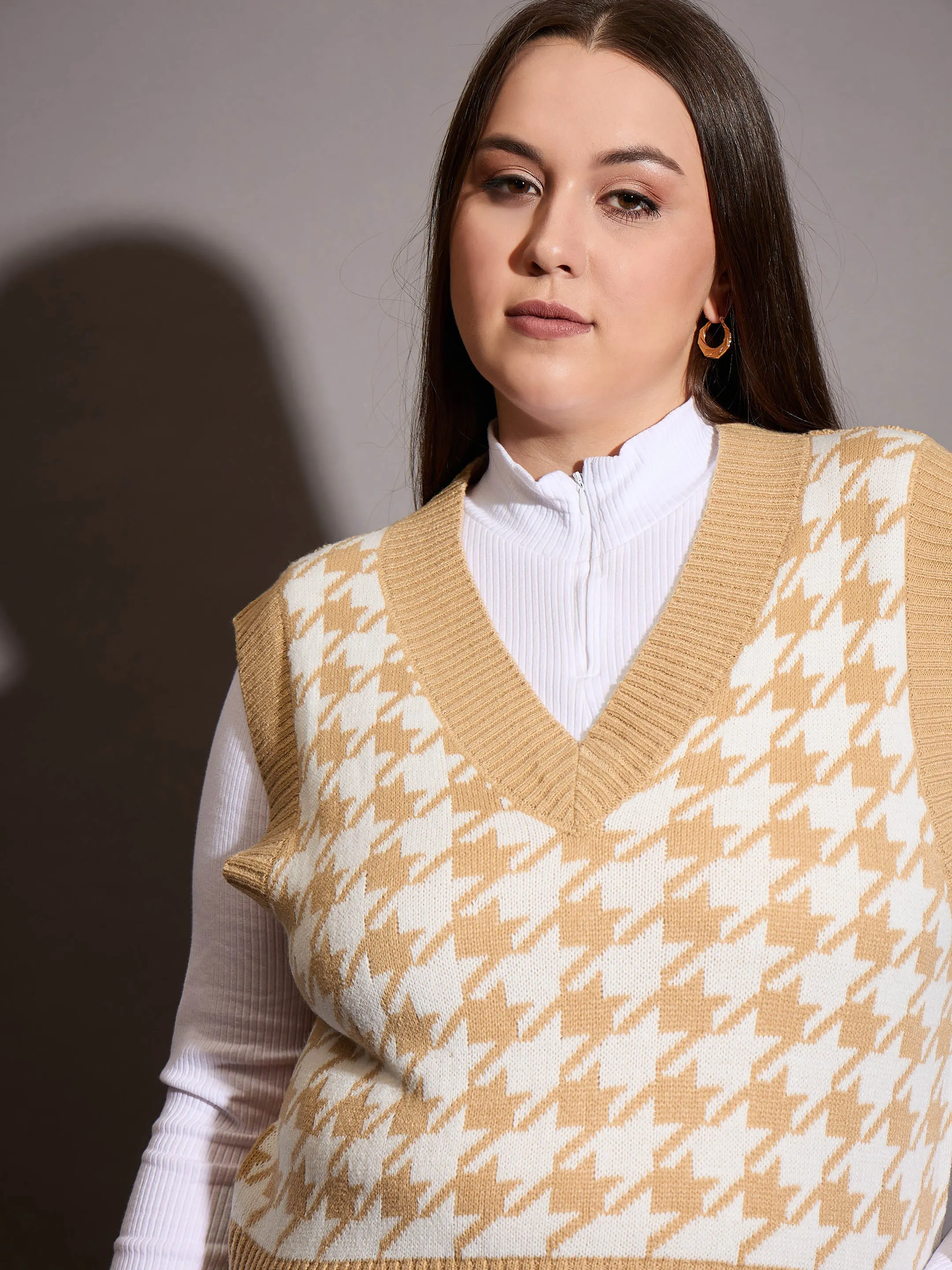 Women Brown Houndstooth V-Neck Sweater Vest