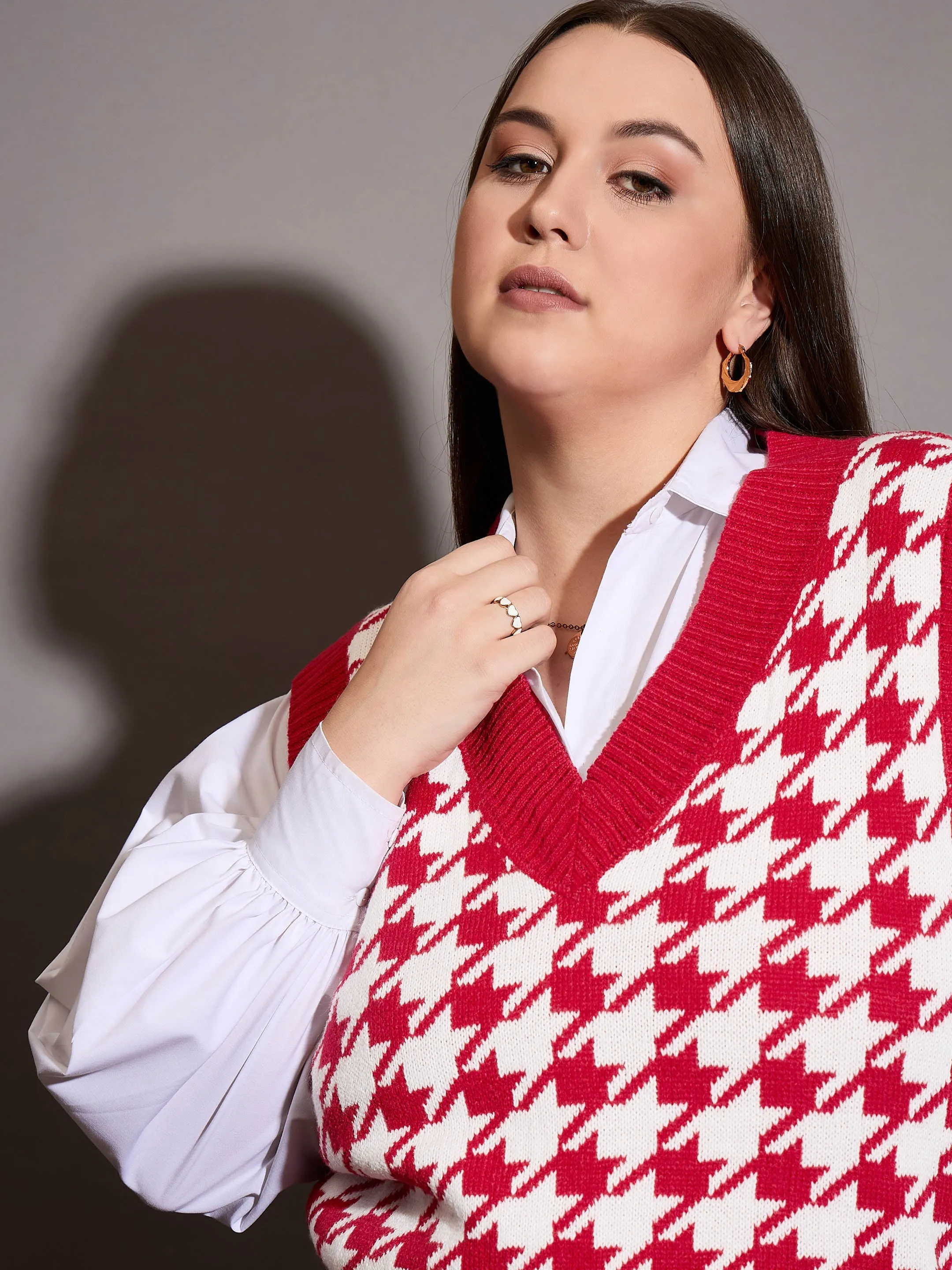 Women Red Houndstooth V-Neck Sweater Vest
