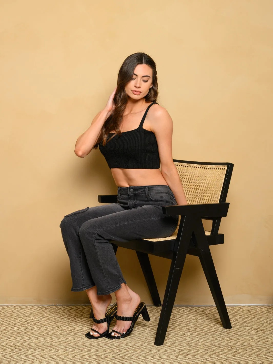 WOMEN'S SPAGHETTI STRAP CROPPED KNIT TOP