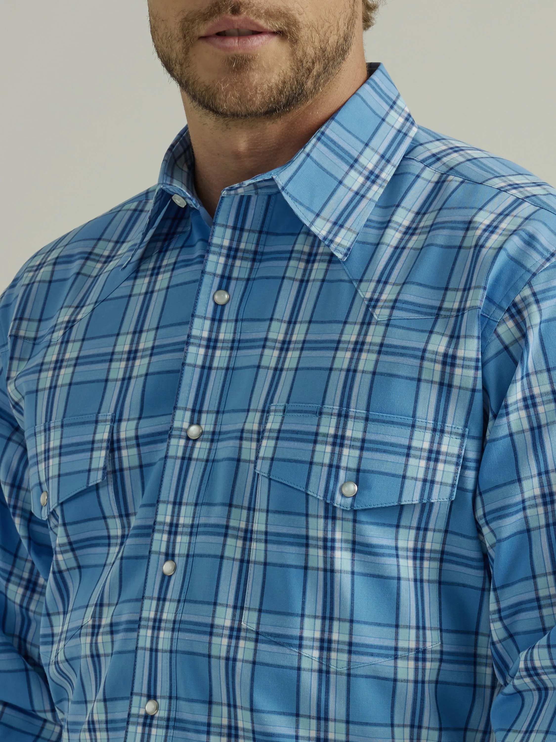 Wrangler Men's Classic Fit Western Wrinkle Resist Long Sleeve Baltic Sea Blue Shirt